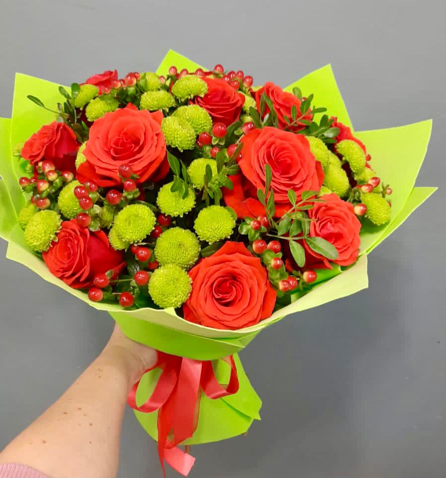 Букет цветов из: Хризантемы и Розы в Заклинье