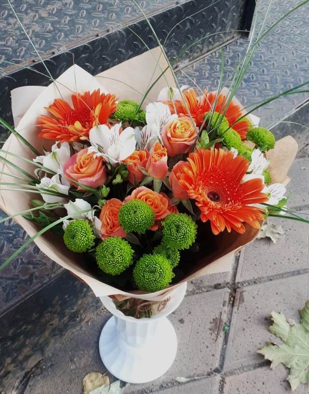 Букет цветов из: Герберы, Хризантемы, Альстромерии и Розы в Заклинье