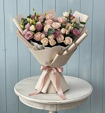 Букет цветов из:  Розы и Лизиантусы в Заклинье