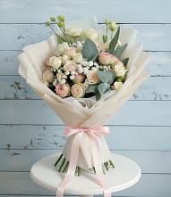 Букет цветов из:  Розы и Лизиантусы в Заклинье