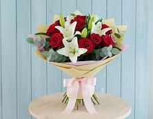 Букет цветов из:  Лилии и Розы в Заклинье