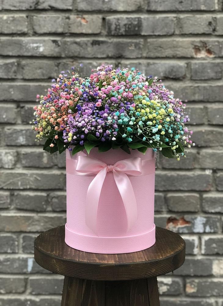 Цветочная композиция из Гипсофила и Розы в шляпной коробке в Заклинье