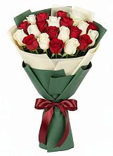 Букет Микс из красных и белых роз в Заклинье