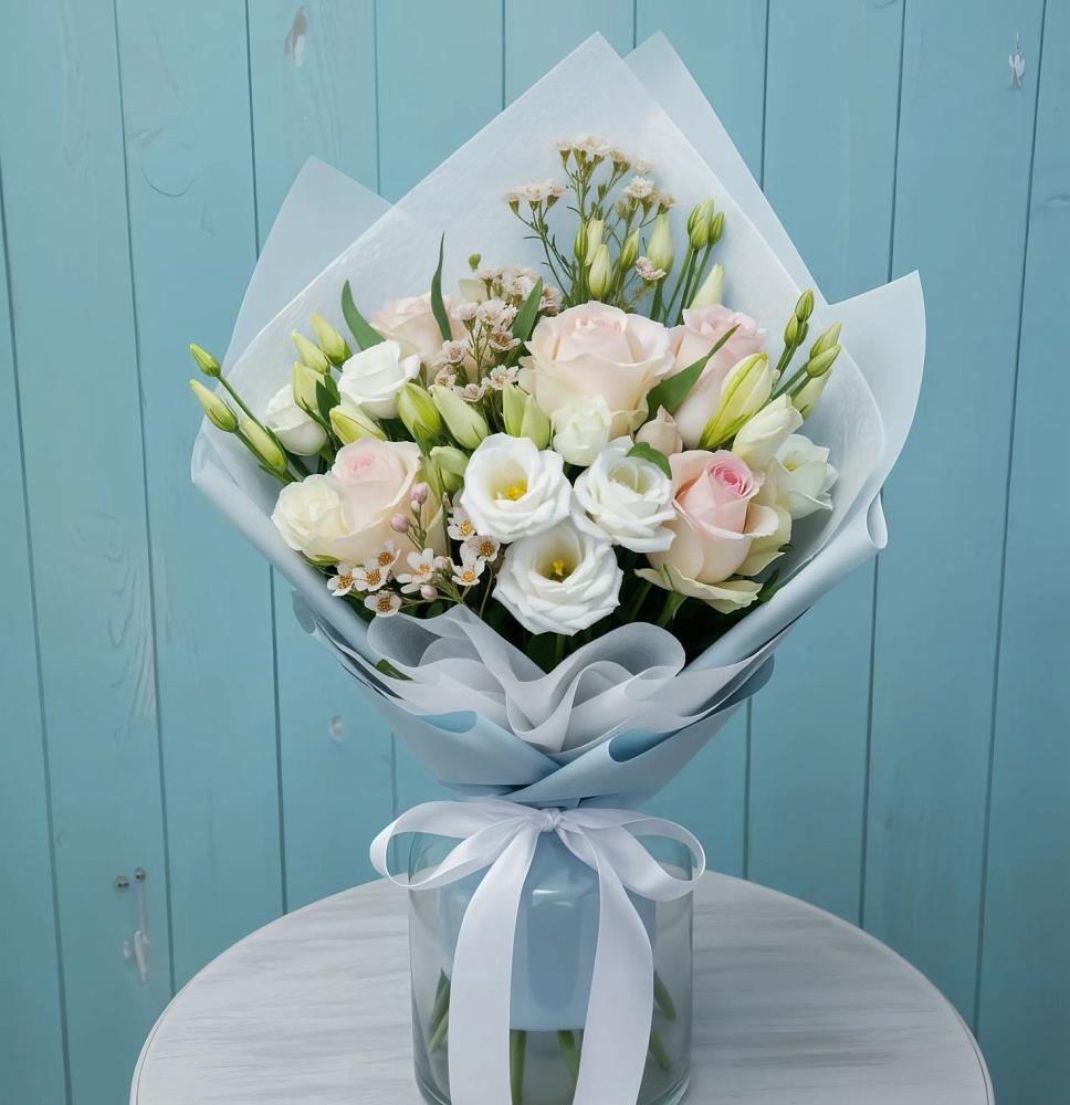 Букет цветов из: Розы и Лизиантусы в Заклинье