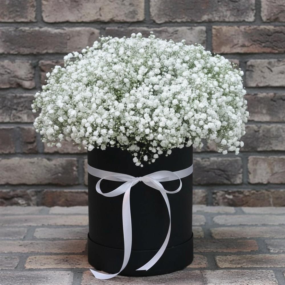 Цветочная композиция из Гипсофила в шляпной коробке в Заклинье