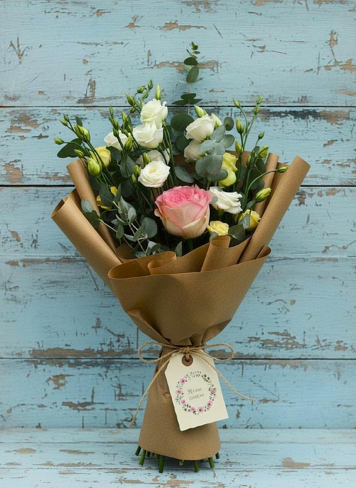 Букет цветов из: Розы и Лизиантусы в Заклинье