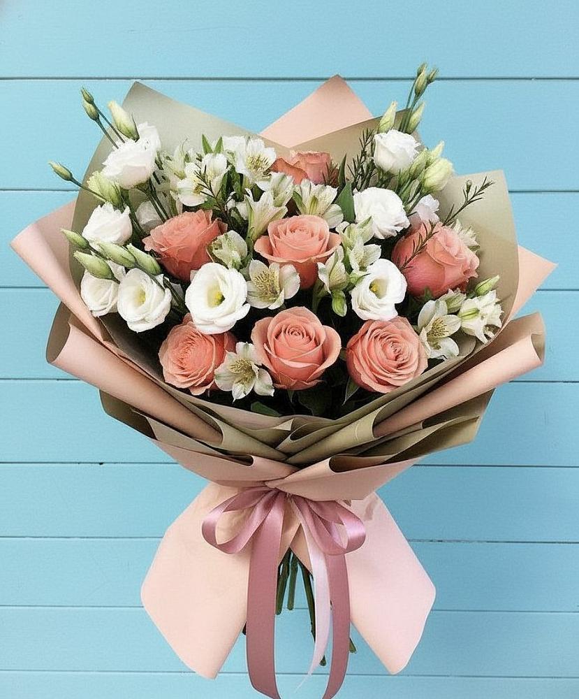 Букет цветов из: Розы, Альстромерии и Лизиантусы в Заклинье