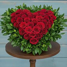 Цветочная композиция из Розы в виде сердца в Заклинье