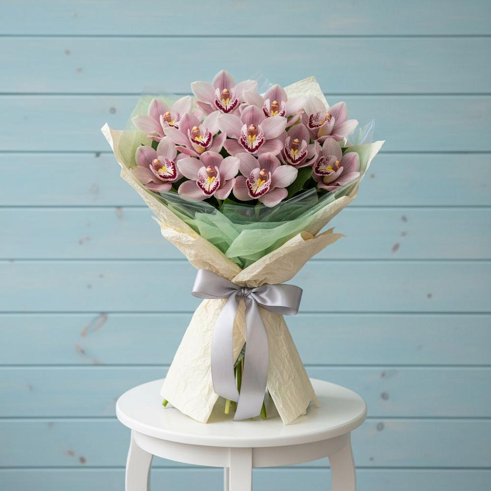 Букет цветов из: Орхидеи и Розы в Заклинье