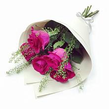 Букет цветов из:  Розы в Заклинье