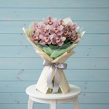 Букет цветов из:  Орхидеи и Розы в Заклинье