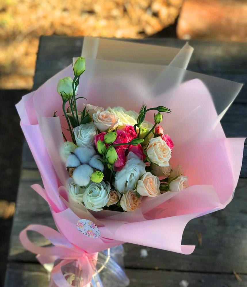 Букет цветов из: Розы и Лизиантусы в Заклинье