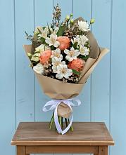 Букет цветов из:  Альстромерии, Лизиантусы, Розы и Хризантемы #REPLACE_PRED# Заклинье