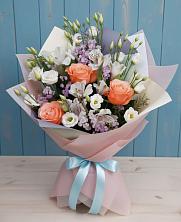 Букет цветов из:  Лизиантусы, Розы, Альстромерии и Гипсофила в Заклинье