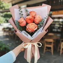 Букет цветов из:  Розы в Заклинье