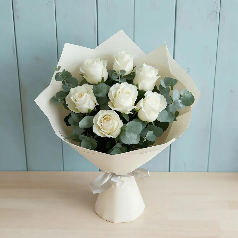 Букет Белые розы в Эвкалипте в Заклинье