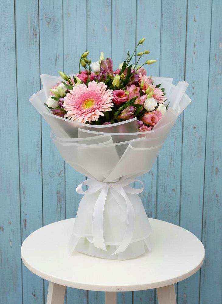 Букет цветов из: Герберы, Альстромерии и Лизиантусы в Заклинье