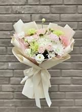 Букет цветов из:  Гвоздики, Розы, Лизиантусы и Хризантемы #REPLACE_PRED# Заклинье