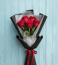 Букет цветов из:  Розы в Заклинье