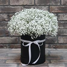 Цветочная композиция из Гипсофила в шляпной коробке в Заклинье