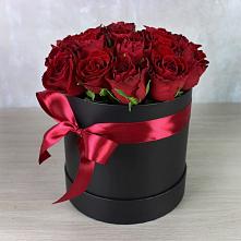 Цветочная композиция из Розы в шляпной коробке в Заклинье