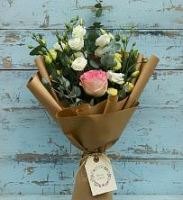 Букет цветов из:  Розы и Лизиантусы в Заклинье