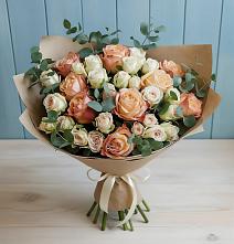 Букет цветов из:  Альстромерии и Розы в Заклинье