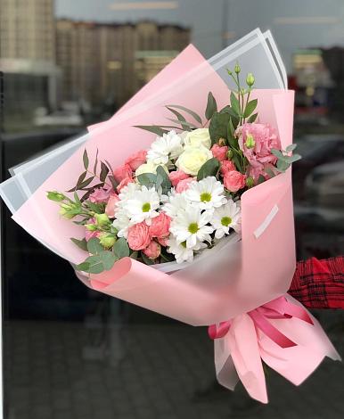 Букет цветов из: Розы, Лизиантусы и Хризантемы в Заклинье