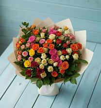 Букет Микс из разноцветных кустовых роз в Заклинье