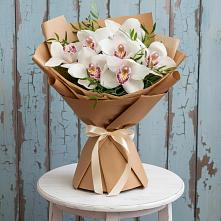 Букет цветов из:  Орхидеи и Розы в Заклинье